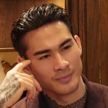 Chat with John Tran